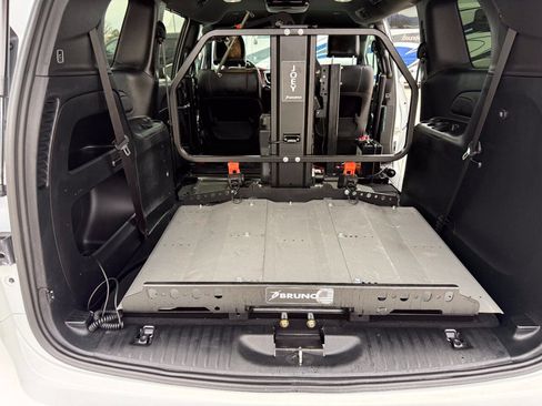 Used 2020 Chrysler Pacifica Touring-L FWD image 29
