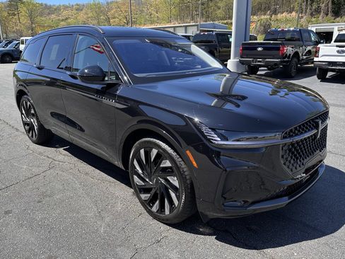 Used 2026 Lincoln Nautilus Reserve image 8