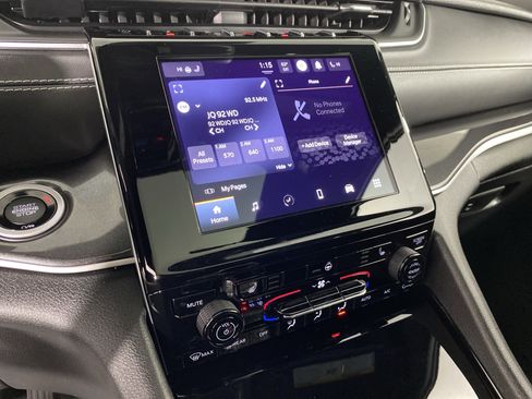 Used 2023 Jeep Grand Cherokee Altitude image 29