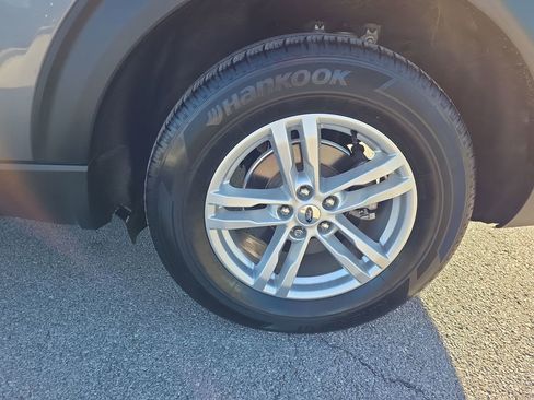 Used 2023 Ford Explorer XLT w/ Equipment Group 202A image 11