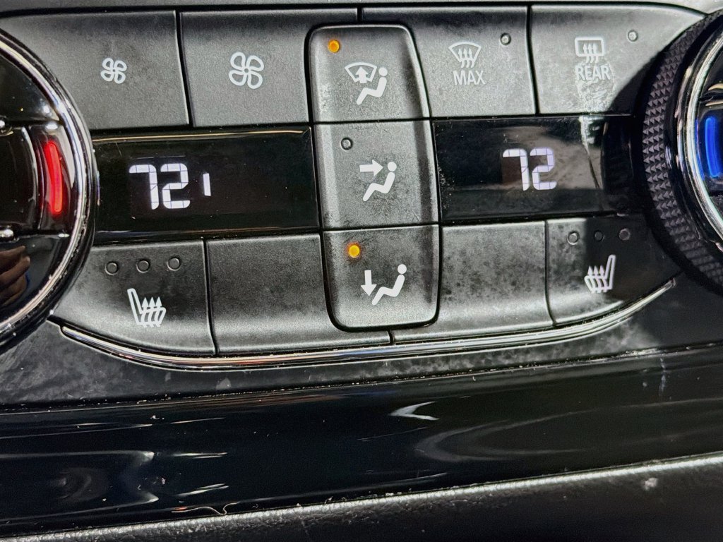 Used 2020 Buick Encore GX Essence w/ Experience Buick Package FWD image 20