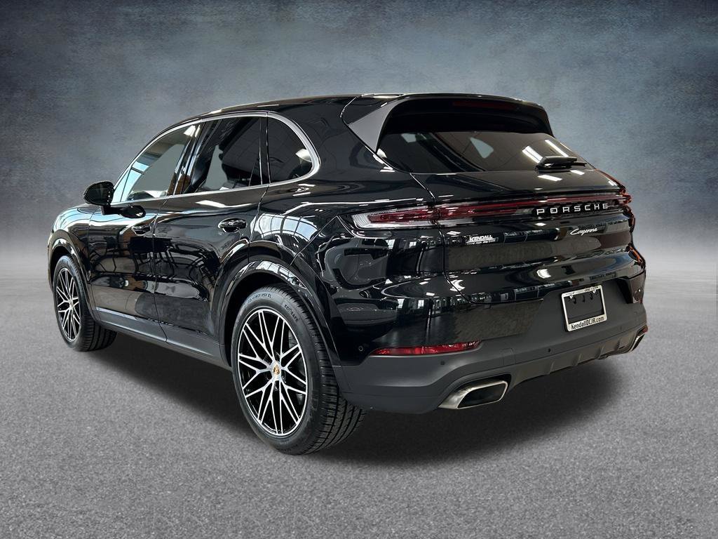 Used 2025 Porsche Cayenne AWD/4WD image 6