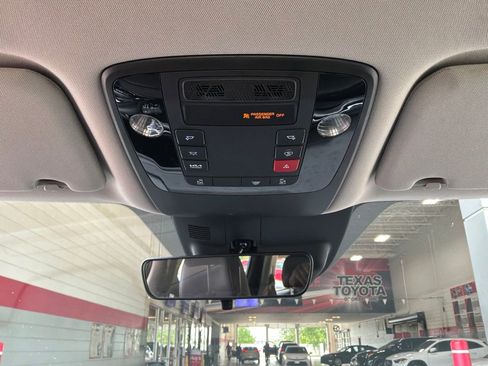 Used 2026 Kia Carnival FWD image 17