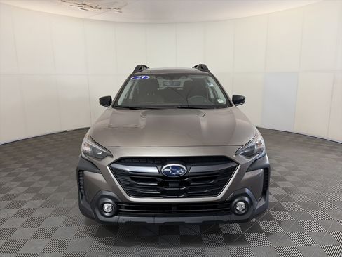 Used 2023 Subaru Outback Premium image 2