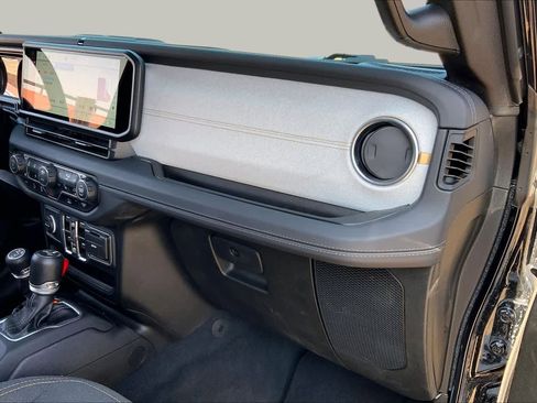 Used 2025 Jeep Wrangler Unlimited Sahara AWD/4WD image 19