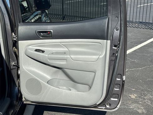 Used 2015 Toyota Tacoma PreRunner image 17