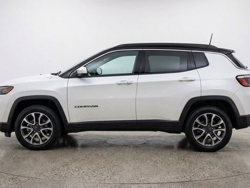 Used 2025 Jeep Compass Trailhawk image 5