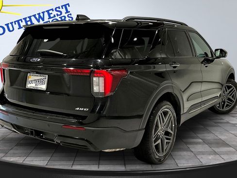 Used 2025 Ford Explorer ST-Line w/ ST-Line Street Pack AWD/4WD image 7