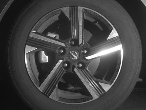 Used 2025 Nissan Sentra SV FWD image 9