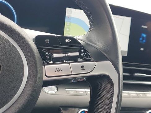 Used 2025 Hyundai Elantra Limited FWD image 14