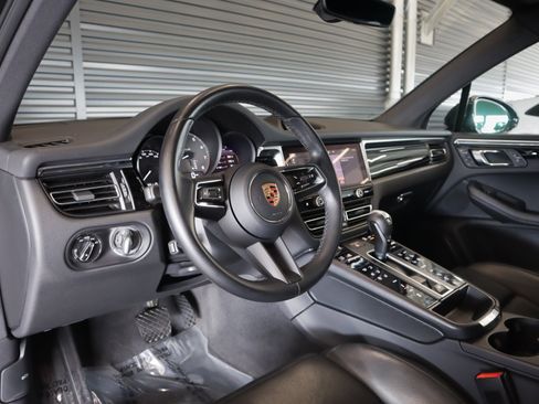 Certified 2023 Porsche Macan S AWD/4WD image 4
