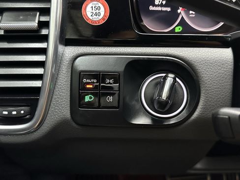 Used 2019 Porsche Cayenne S image 25