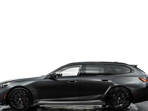 Used 2025 BMW M5 Touring AWD/4WD image 2