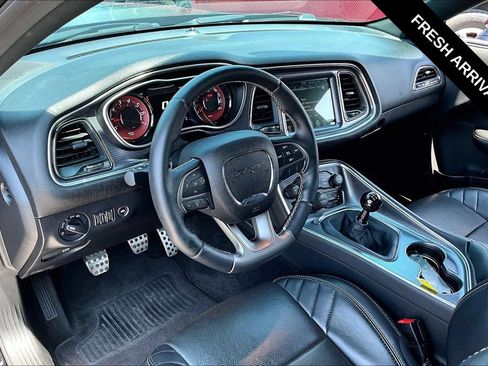 Used 2016 Dodge Challenger SRT Hellcat RWD image 5