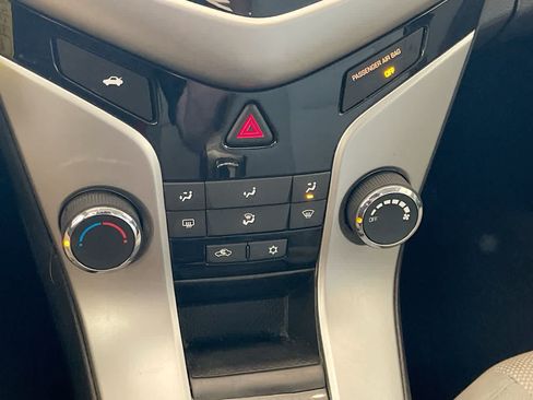 Used 2016 Chevrolet Cruze LT w/ Technology Package FWD image 18