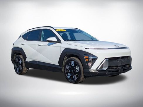 Used 2025 Hyundai Kona SEL FWD image 2