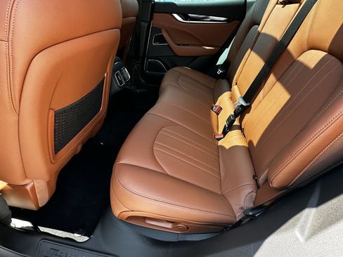 Used 2023 Maserati Levante GT AWD/4WD image 23