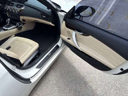 Used 2012 BMW Z4 sDrive28i RWD image 8