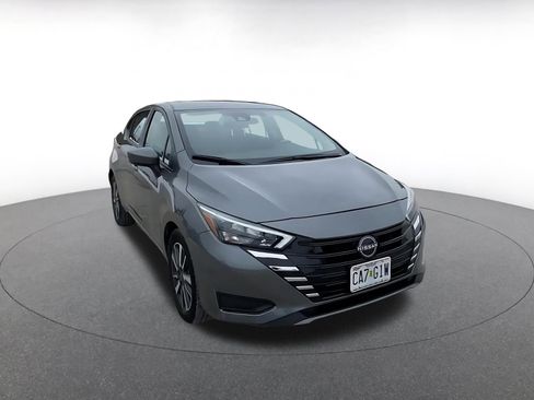 Used 2025 Nissan Versa SV image 3