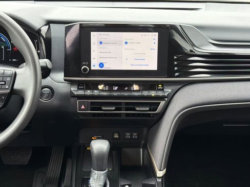 Used 2025 Toyota Camry LE image 13