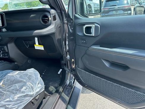 New 2025 Jeep Wrangler Unlimited Rubicon 392 image 29