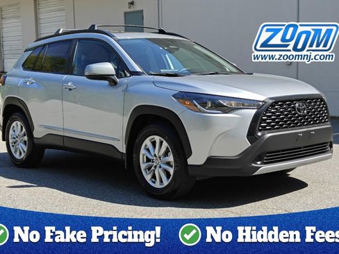Used 2024 Toyota Corolla Cross LE w/ Moonroof Package AWD/4WD image 1