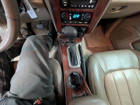 Used 2004 GMC Envoy SLT AWD/4WD image 38