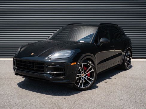 Certified 2026 Porsche Cayenne GTS AWD/4WD image 1