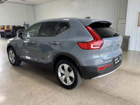 Used 2021 Volvo XC40 T5 Momentum image 36