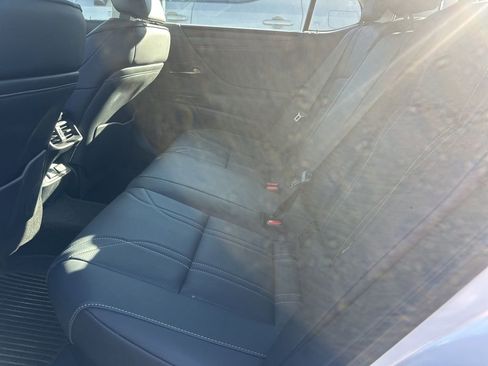 Used 2025 Lexus ES 300h w/ Luxury Package image 7