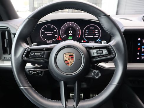 Certified 2025 Porsche Cayenne E-Hybrid AWD/4WD image 16