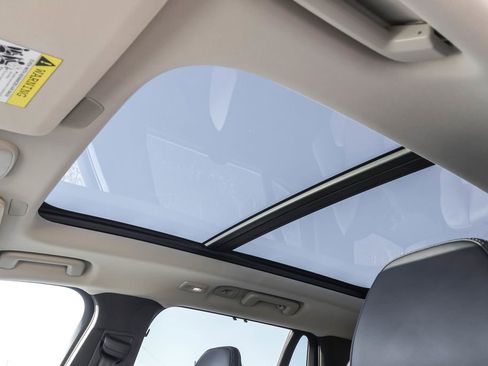 Used 2023 Volvo XC90 T8 Ultimate image 8