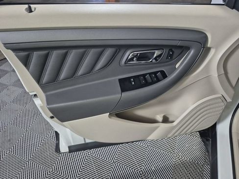 Used 2011 Ford Taurus SE FWD image 6