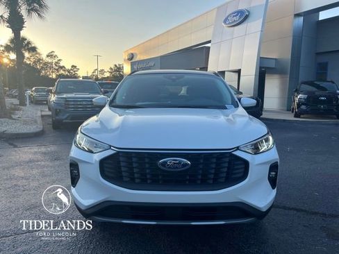 New 2025 Ford Escape SE w/ Class II Trailer Tow Package image 5