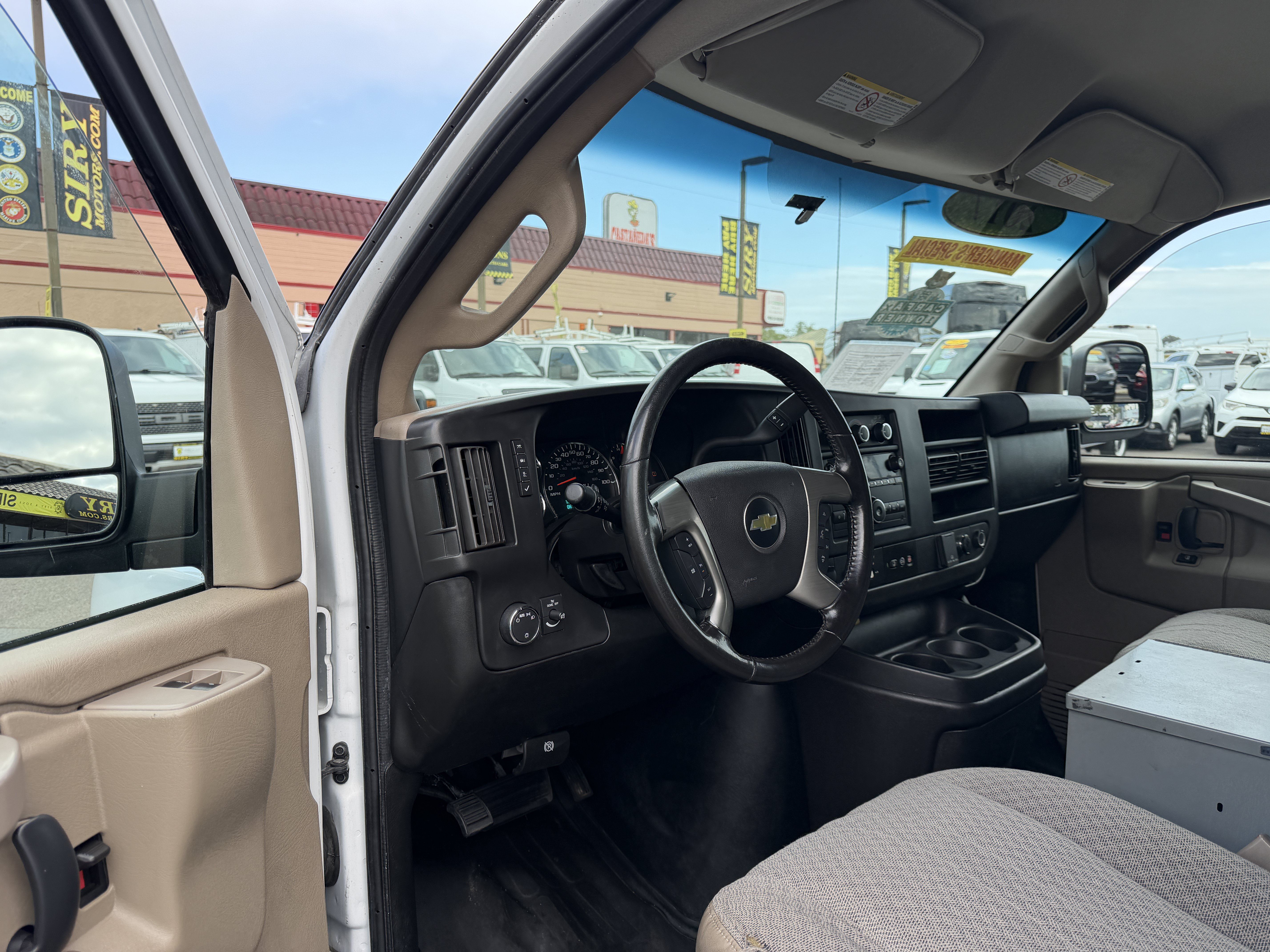 Used 2017 Chevrolet Express 3500 Extended RWD image 14