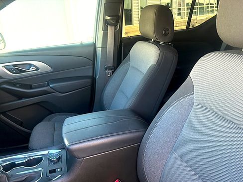 Used 2023 Chevrolet Traverse LT FWD image 7