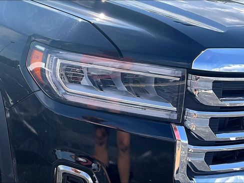 Used 2023 GMC Acadia SLT AWD/4WD image 28