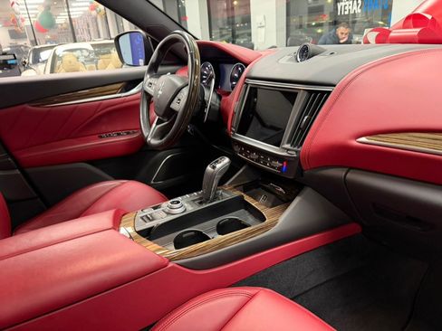 Used 2022 Maserati Levante GT AWD/4WD image 46