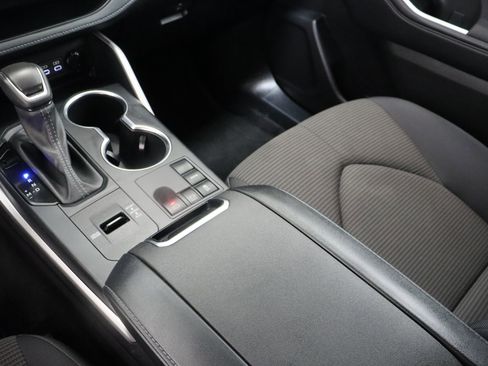 Used 2025 Toyota Highlander LE image 17