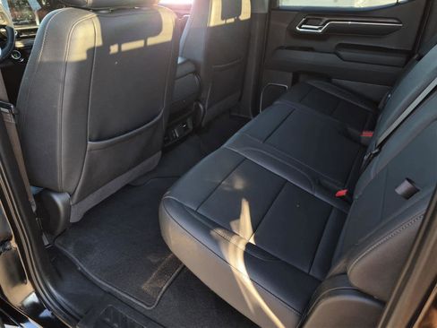 Certified 2025 GMC Sierra 1500 SLT image 13
