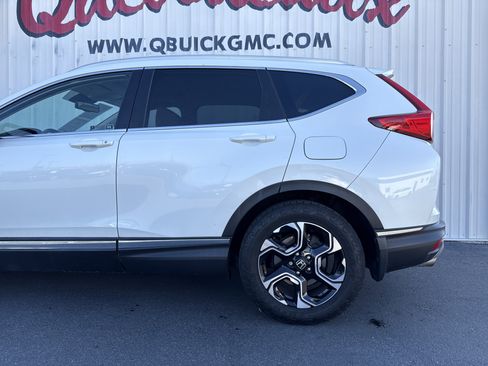 Used 2018 Honda CR-V Touring image 2