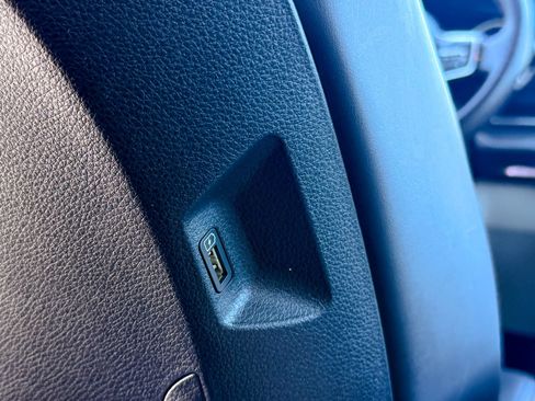 Used 2024 Kia Carnival EX FWD image 37