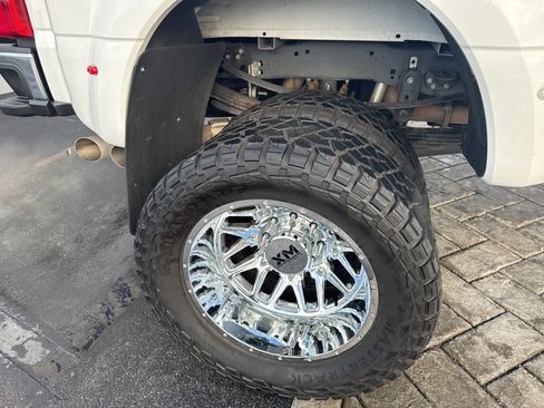 Used 2024 Ford F350 Lariat w/ Lariat Ultimate Package image 11