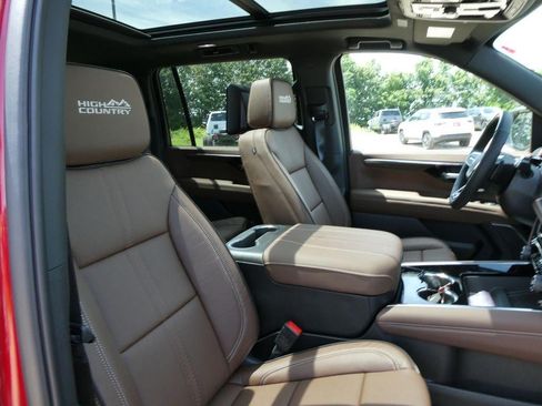 New 2026 Chevrolet Suburban High Country AWD/4WD image 10