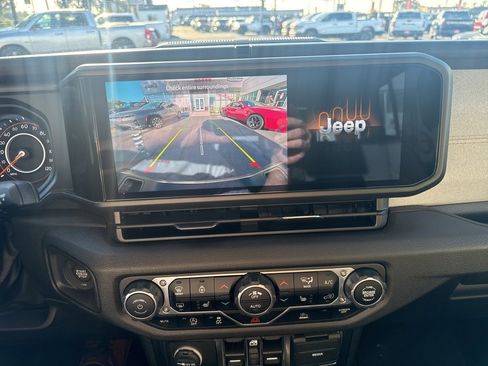 Certified 2024 Jeep Gladiator Sport image 21