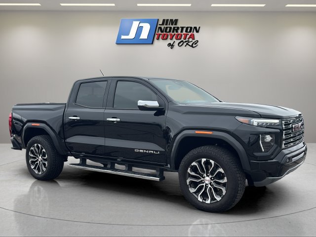 Used 2025 GMC Canyon Denali AWD/4WD image 3