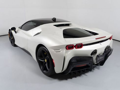 Used 2022 Ferrari SF90 Stradale image 15