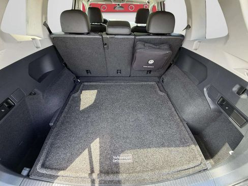 Used 2018 Volkswagen Tiguan SE AWD/4WD image 6