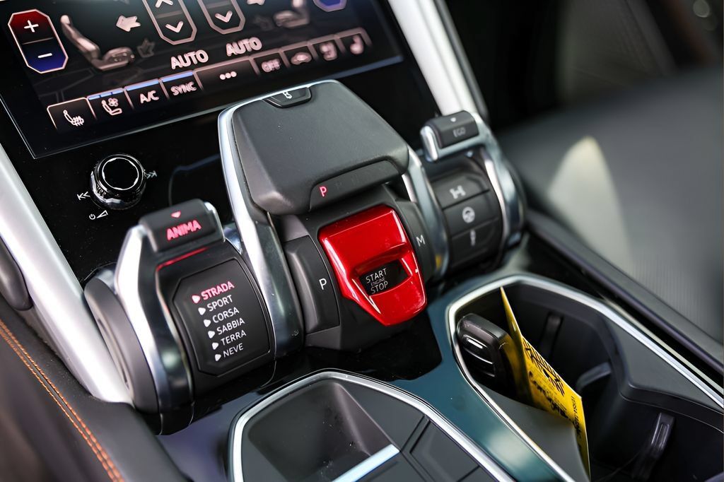 Used 2020 Lamborghini Urus AWD/4WD image 22