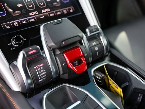 Used 2020 Lamborghini Urus AWD/4WD image 22